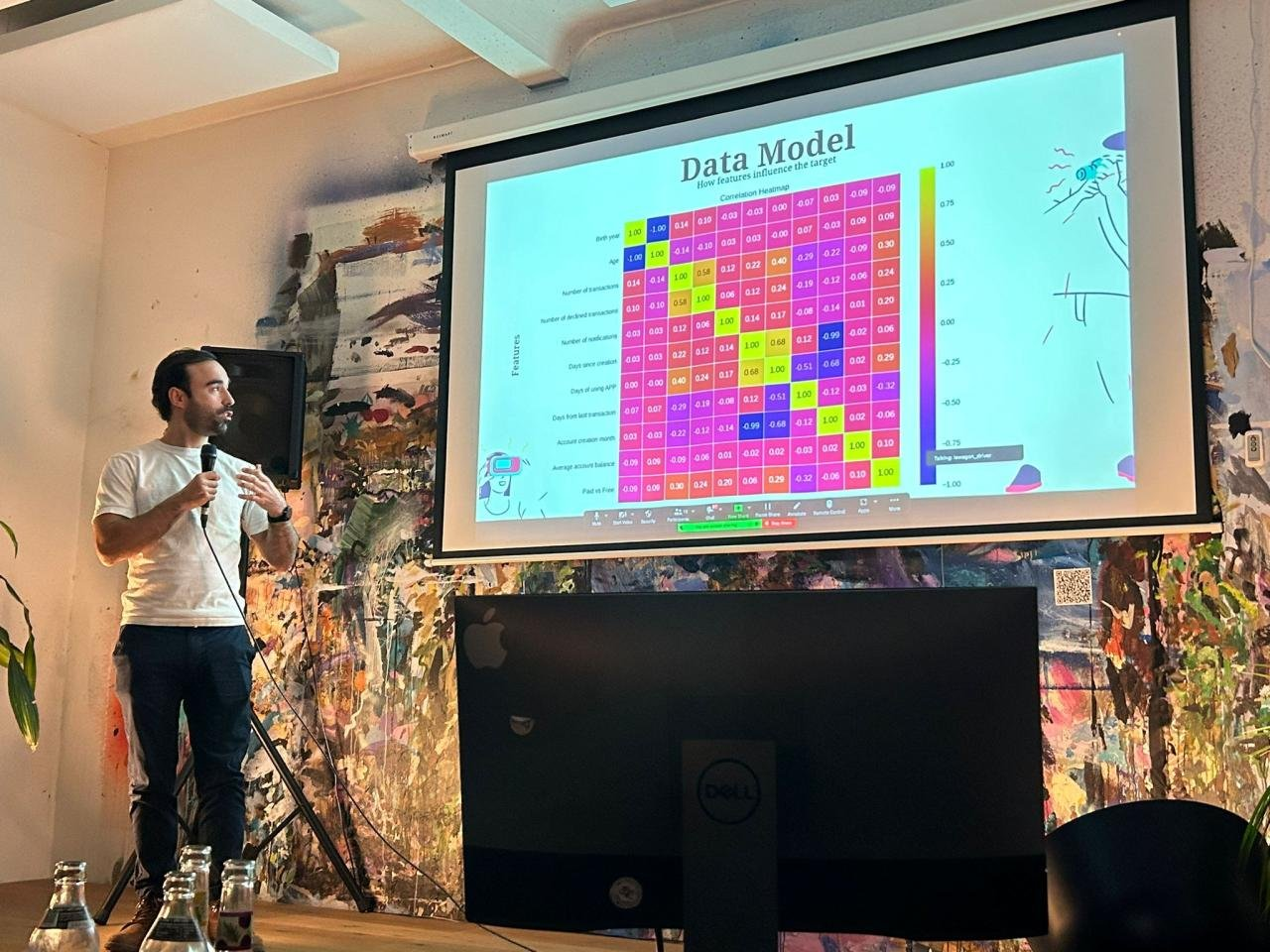 João Diogo presenting to a live audience